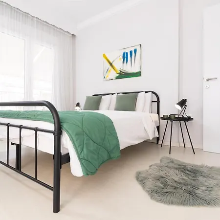 F & B Collection - 2 Bedroom Flat *