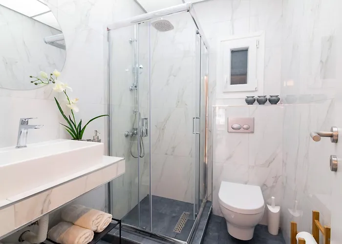 F & B Collection - 2 Bedroom Flat * Selanik
