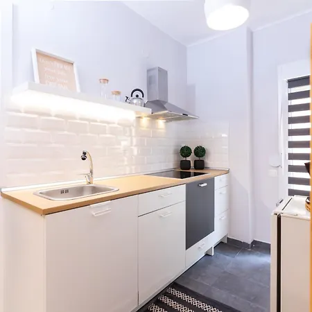 F & B Collection - 2 Bedroom Flat Tesalónica