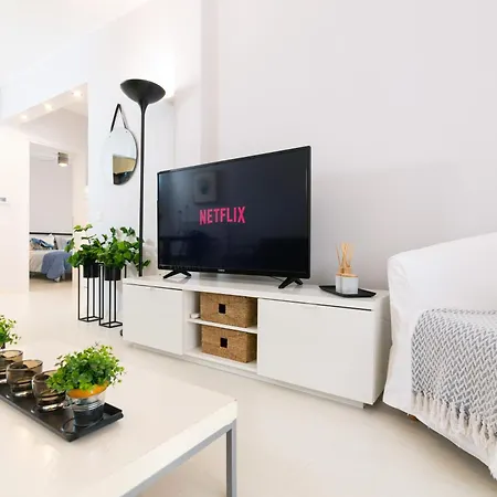 F & B Collection - 2 Bedroom Flat *
