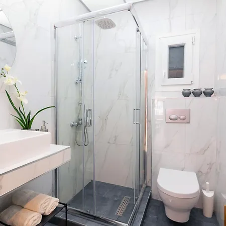 F & B Collection - 2 Bedroom Flat * Thessaloniki