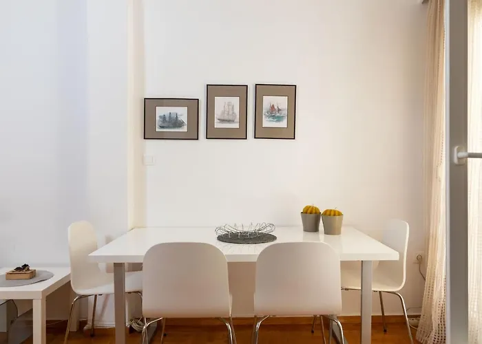 F & B Collection - 2 Bedroom Flat *