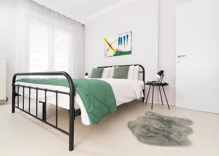 F & B Collection - 2 Bedroom Flat *