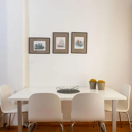 F & B Collection - 2 Bedroom Flat *